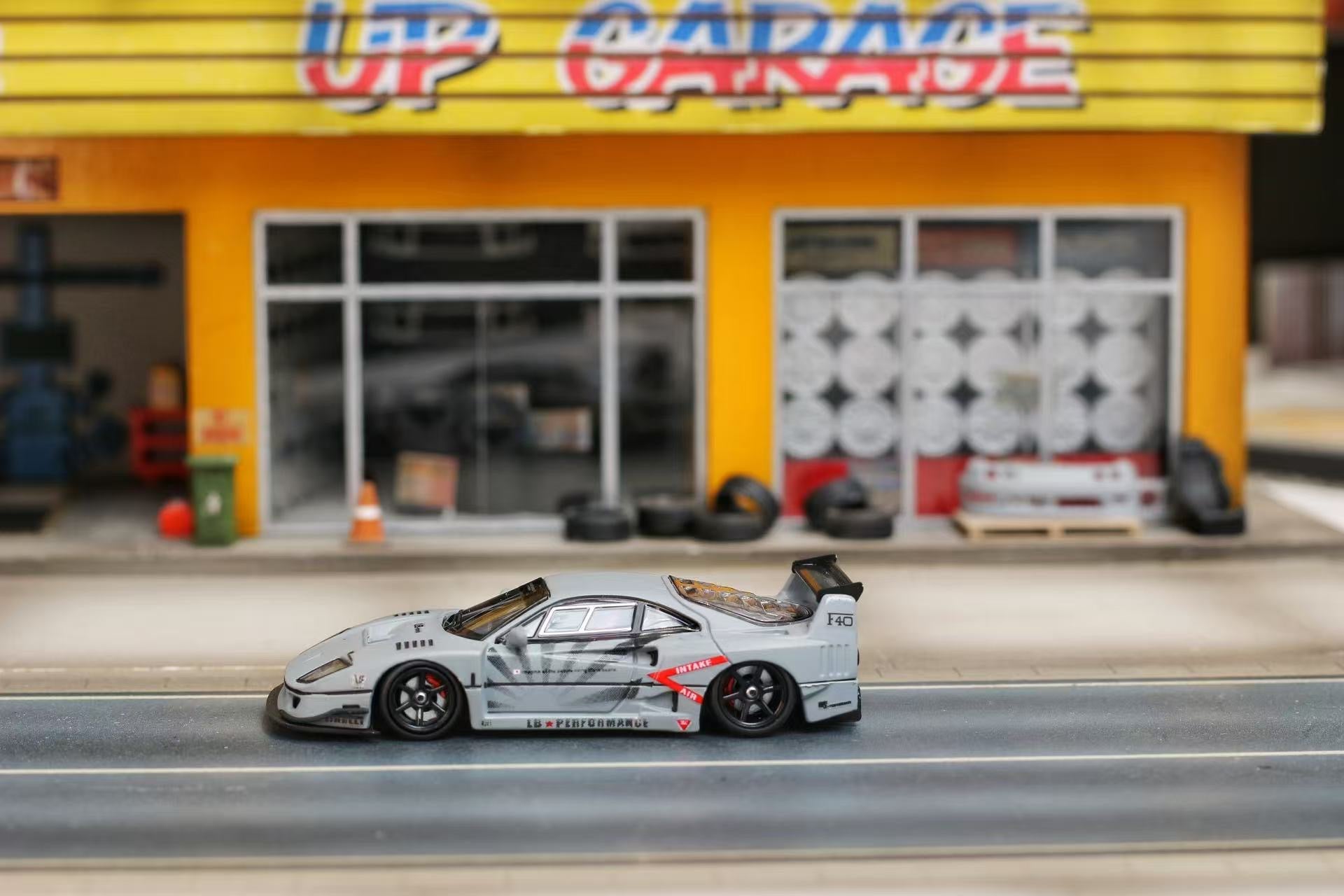 GHOST PLAYER 1:64 LBWK F40 Grey