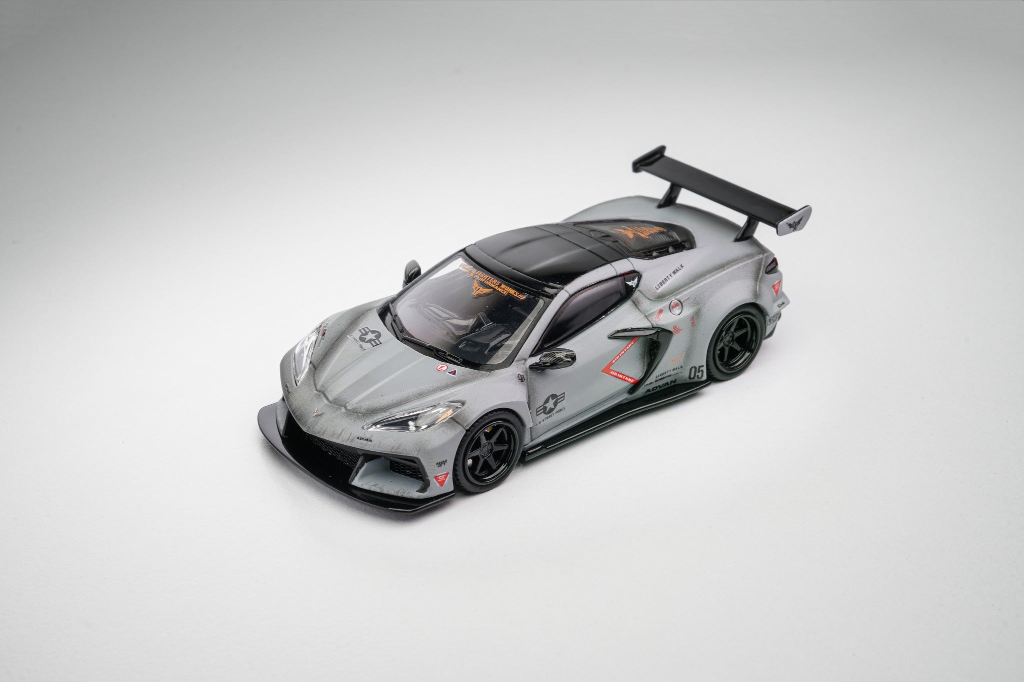 FINE MODEL 1/64 LB Corvette C8