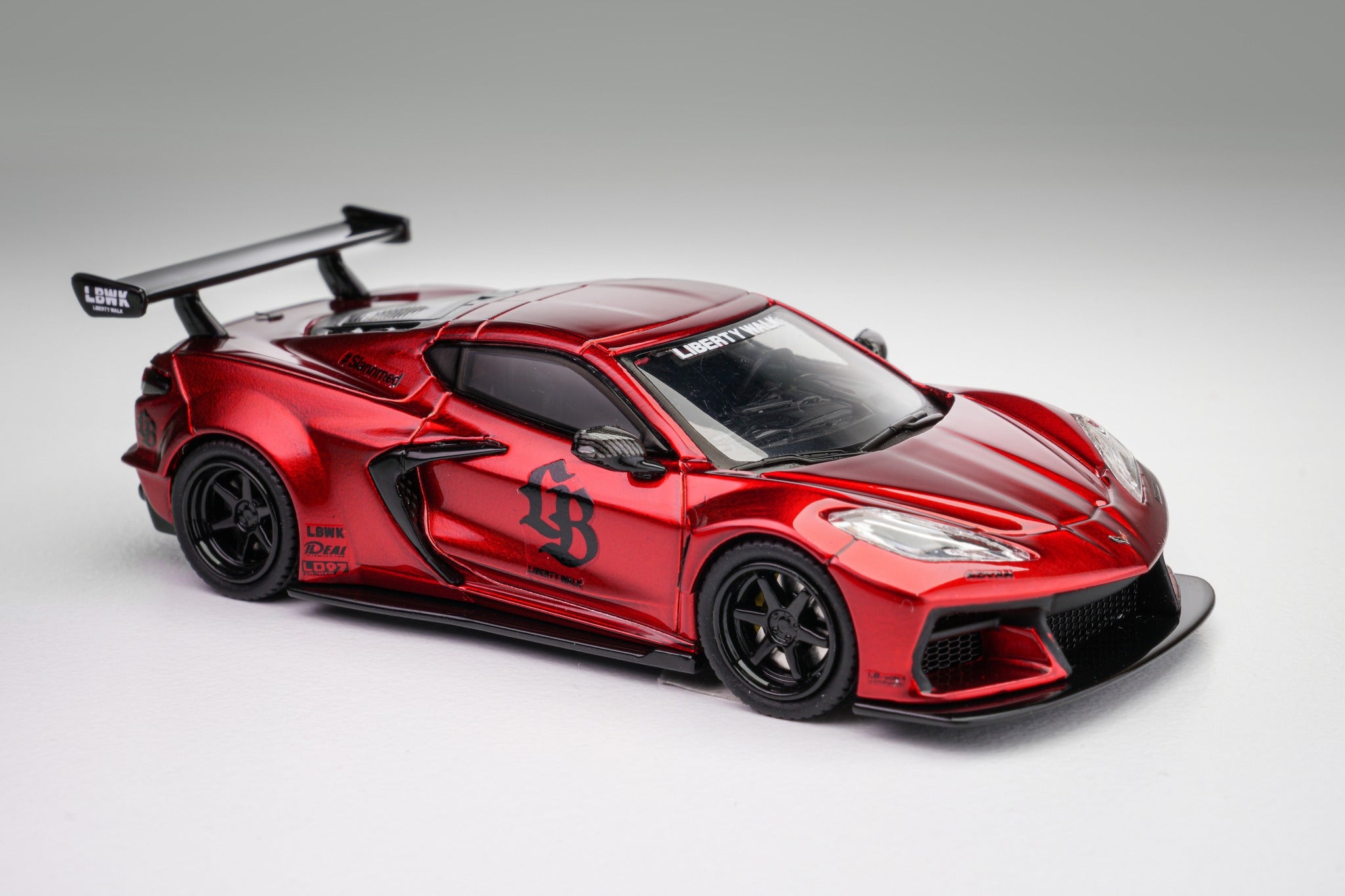 FINE MODEL 1/64 LB Corvette C8