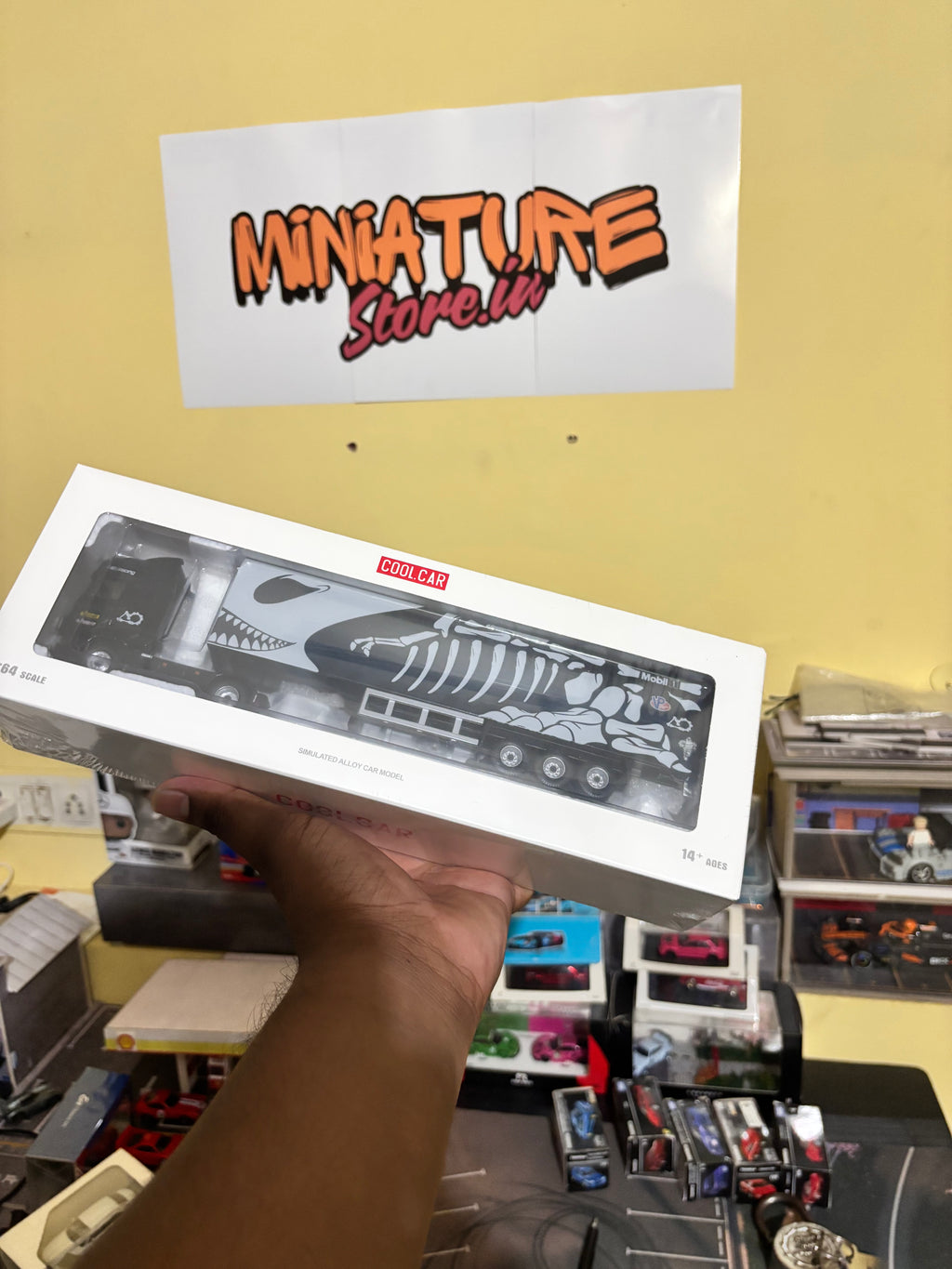 Cool Car 1:64 Scania Container Truck - Huagulong Paint Scheme