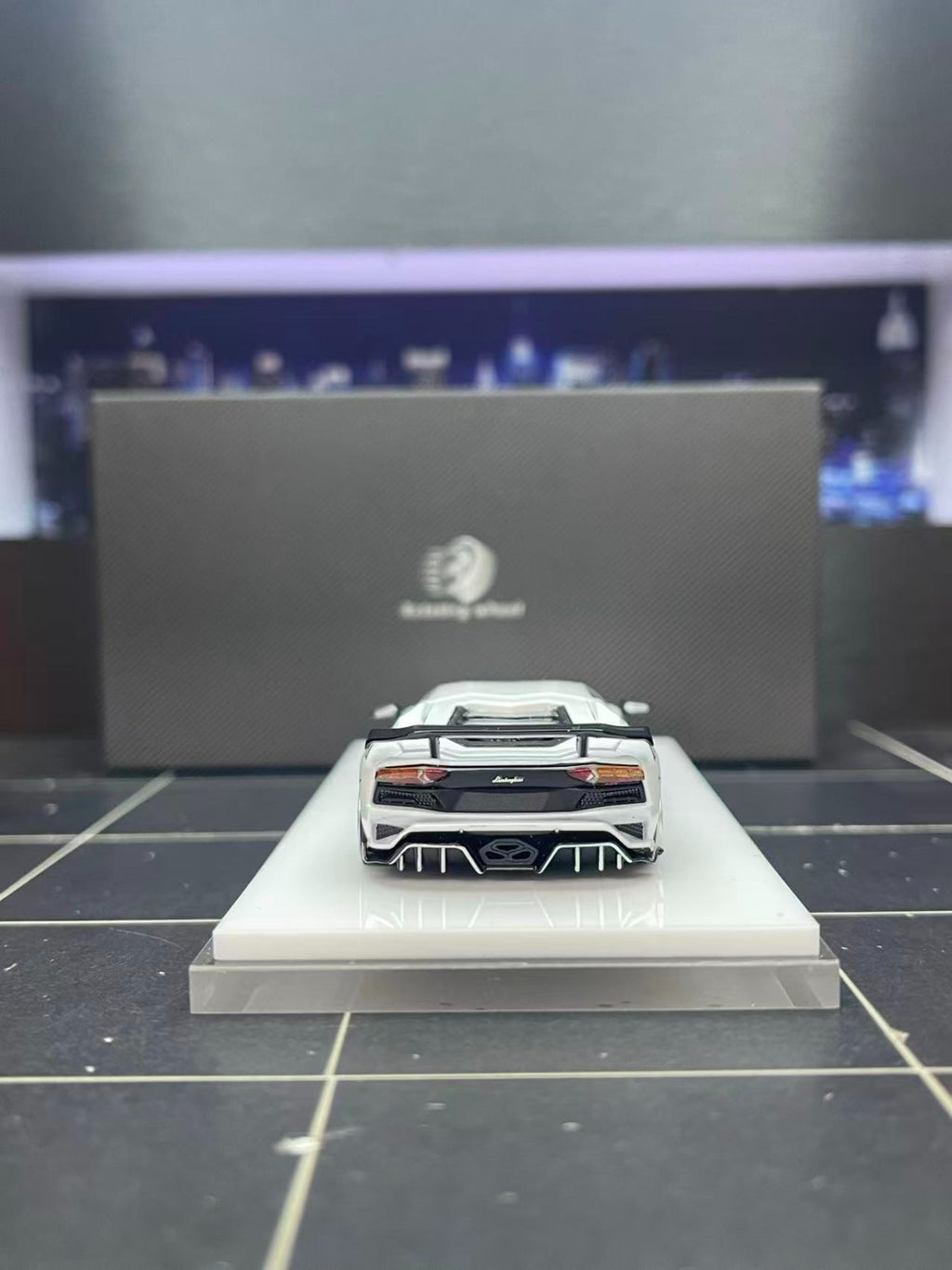 Rotating Wheel RW 1/64 Rowen Aventador S Diecast Model.