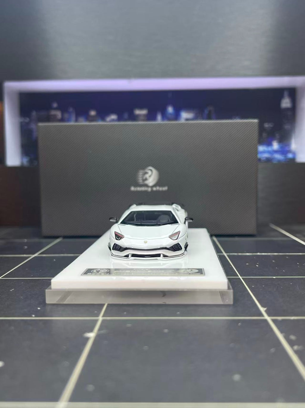 Rotating Wheel RW 1/64 Rowen Aventador S Diecast Model.