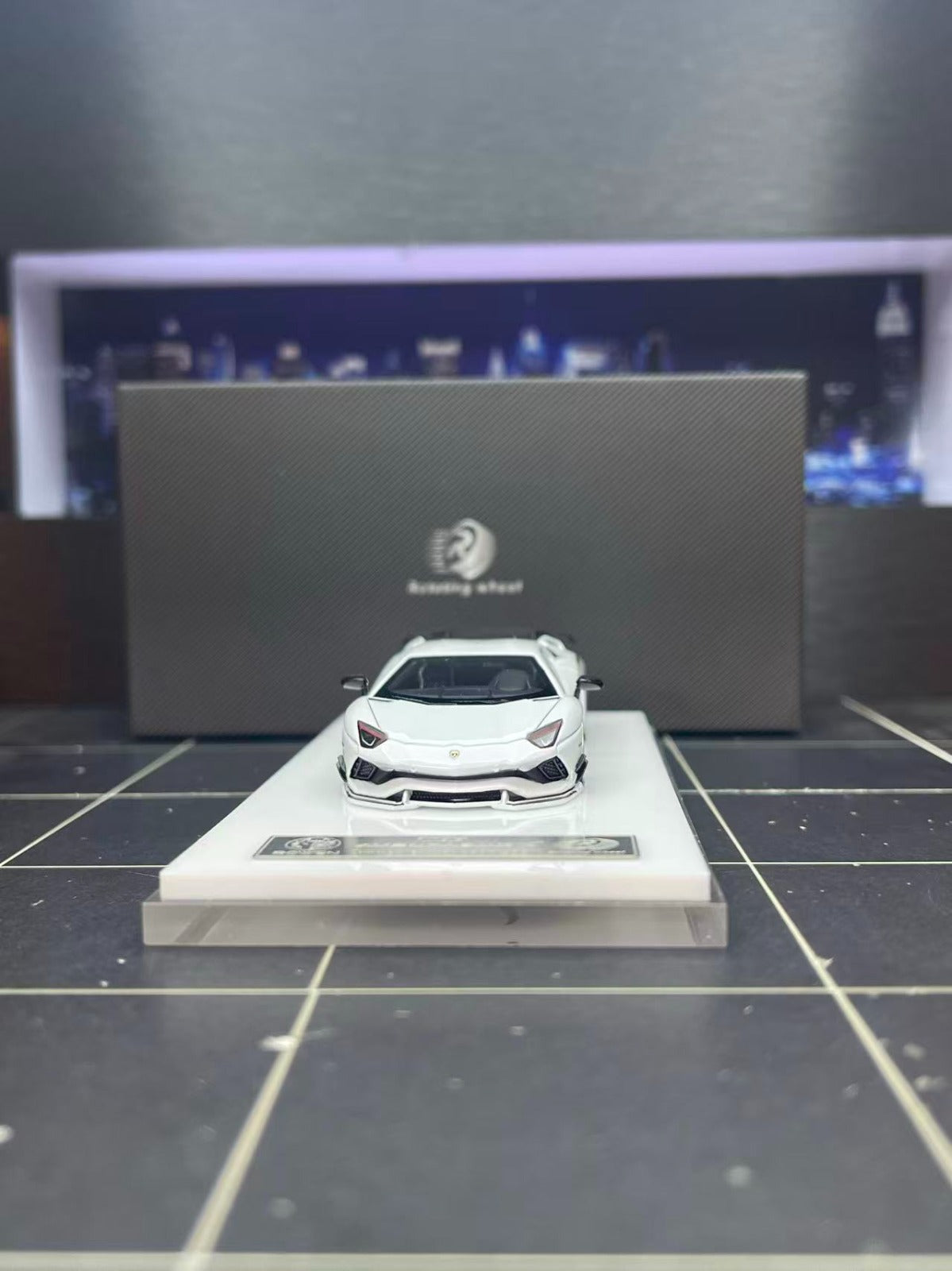 Rotating Wheel RW 1/64 Rowen Aventador S Diecast Model.