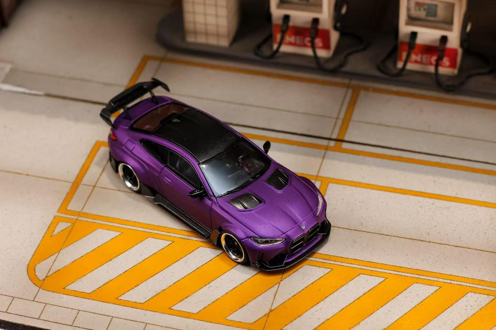 Street Weapon 1:64 BMW G82 M4 Widebody Modified Diecast Model.