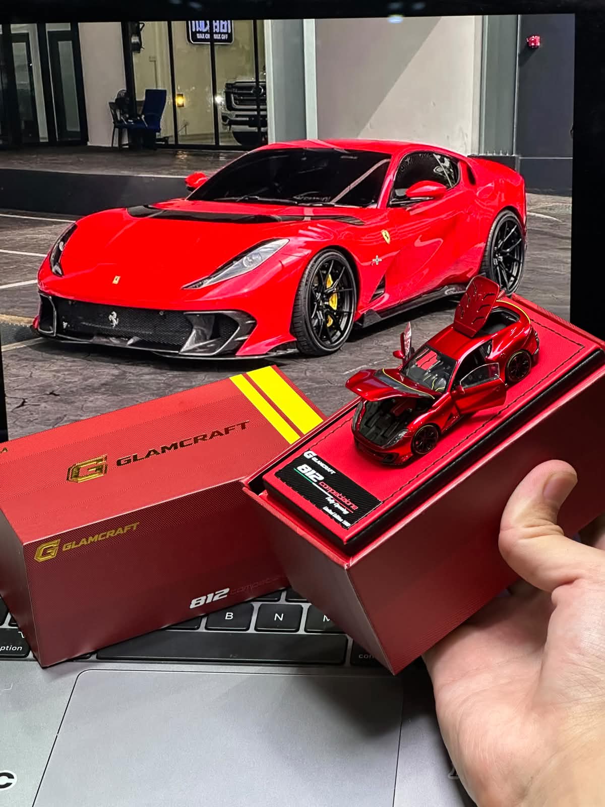 GLAMCRAFT 1/64 812C Full Open Diecast Model.