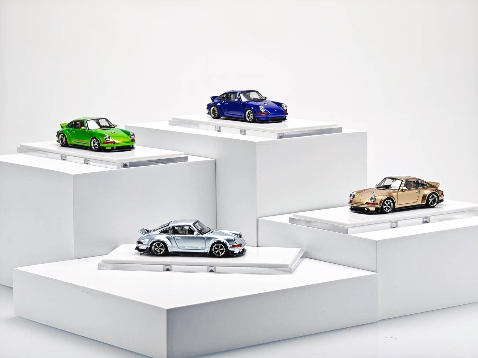 Zincit Model 1/64 Singer DLS Diecast Model.