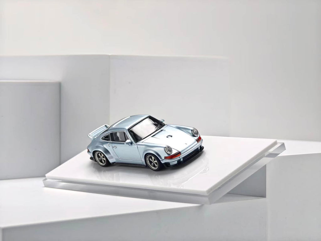 Zincit Model 1/64 Singer DLS Diecast Model.