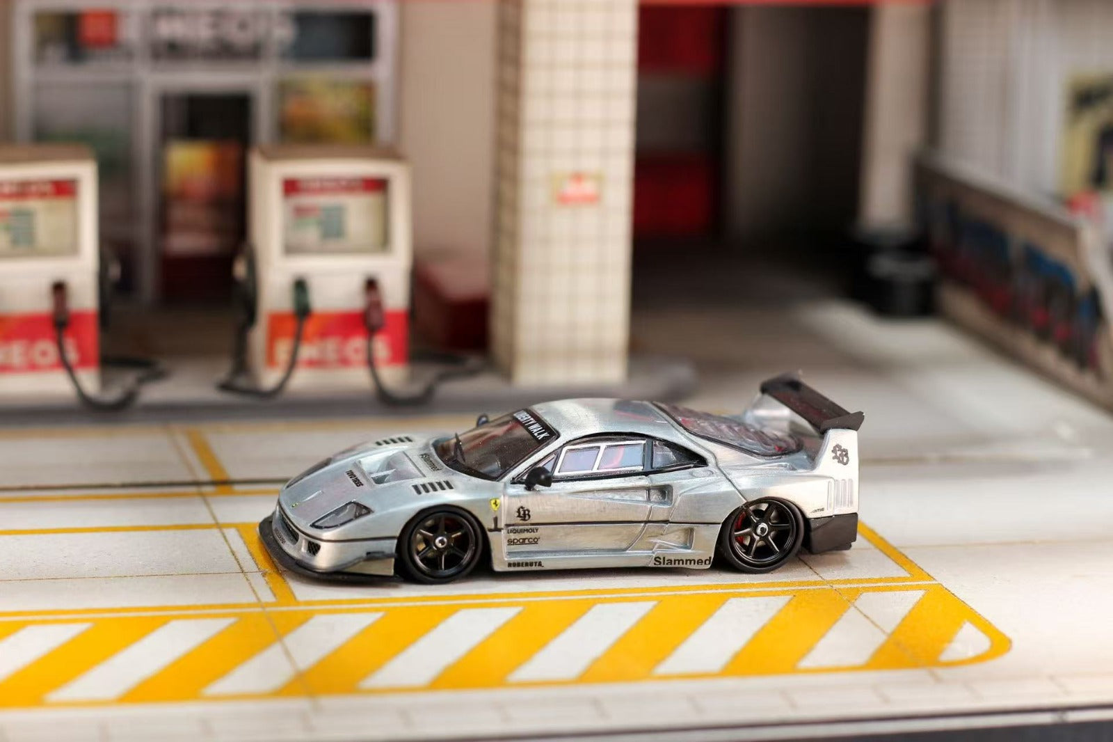GHOST PLAYER 1:64 LBWK F40 Varnish Version