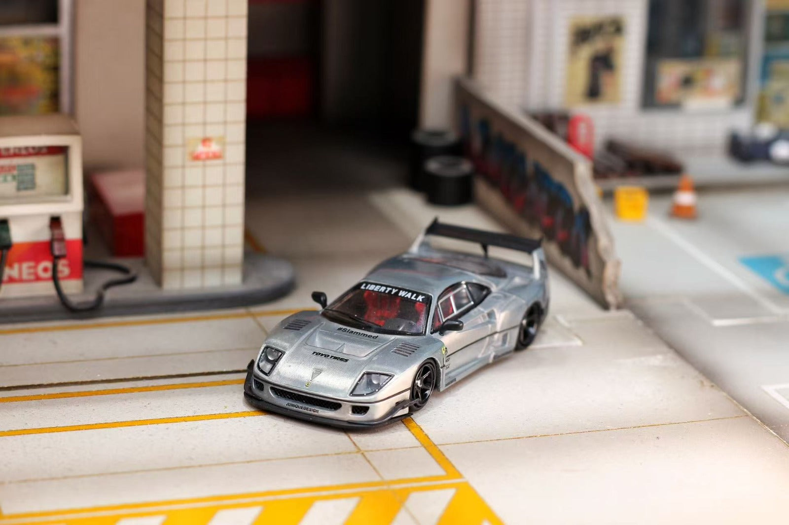 GHOST PLAYER 1:64 LBWK F40 Varnish Version