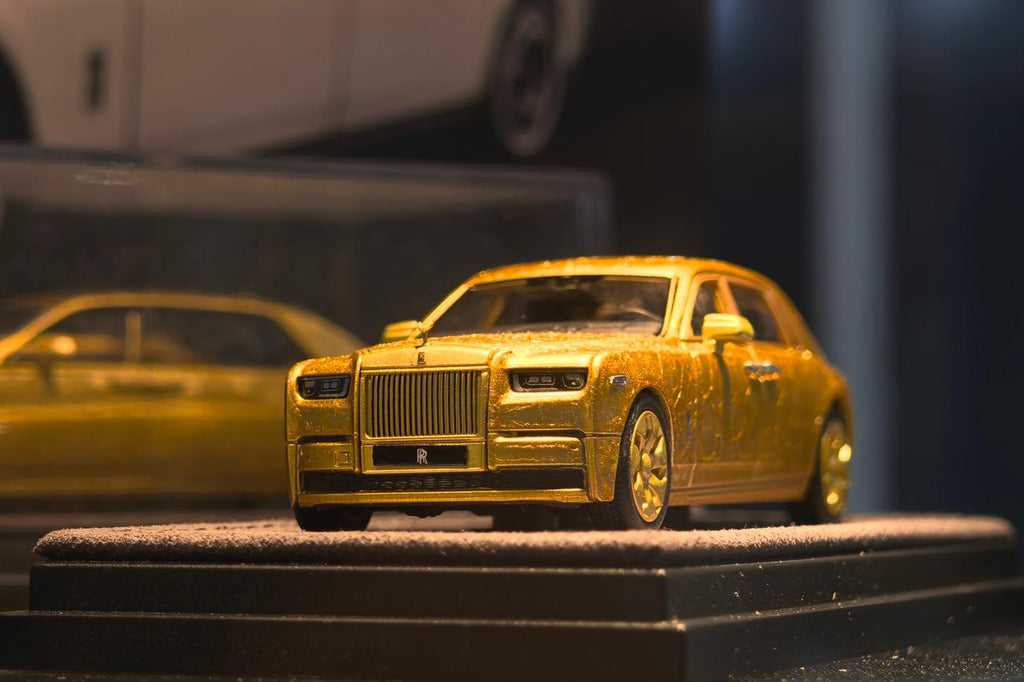 BANANA 1:64 Phantom EWB Version Diecast Model.