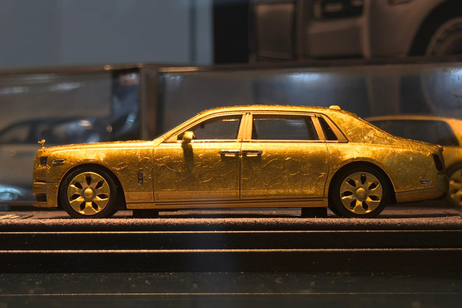 BANANA 1:64 Phantom EWB Version Diecast Model.