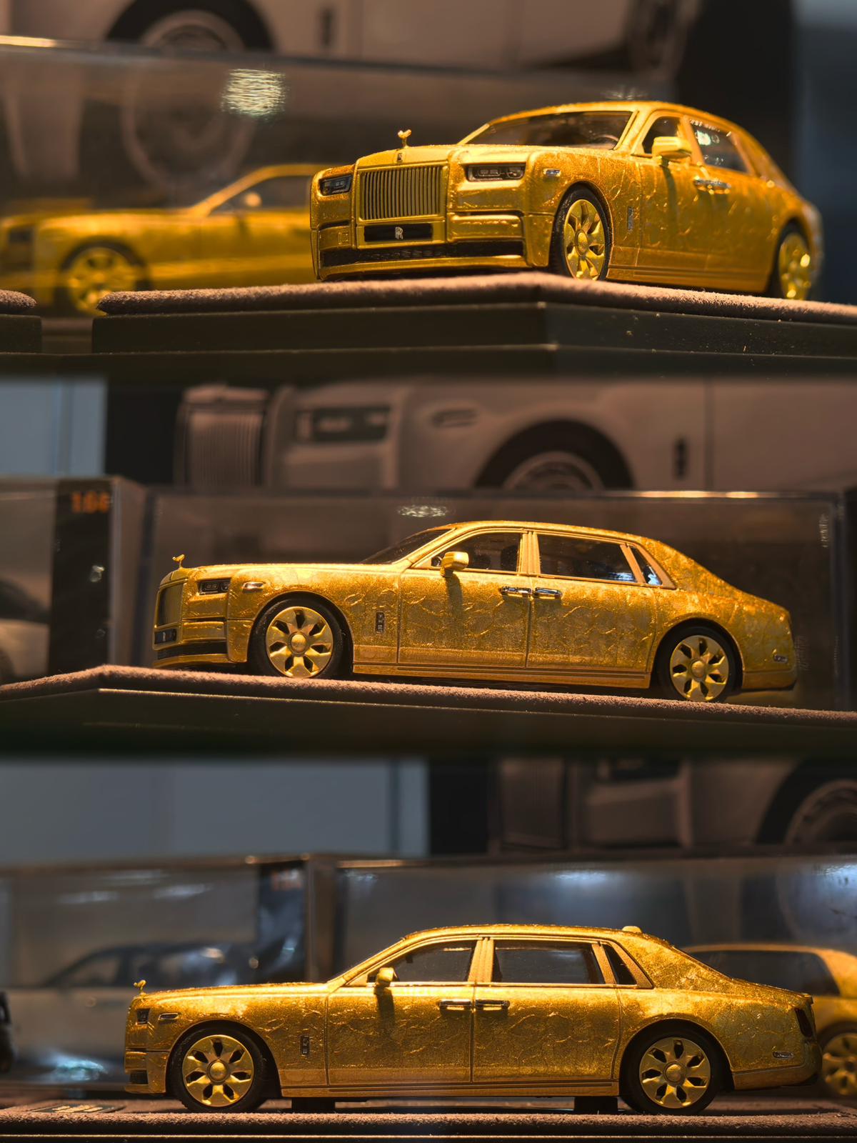 BANANA 1:64 Phantom EWB Version Diecast Model.