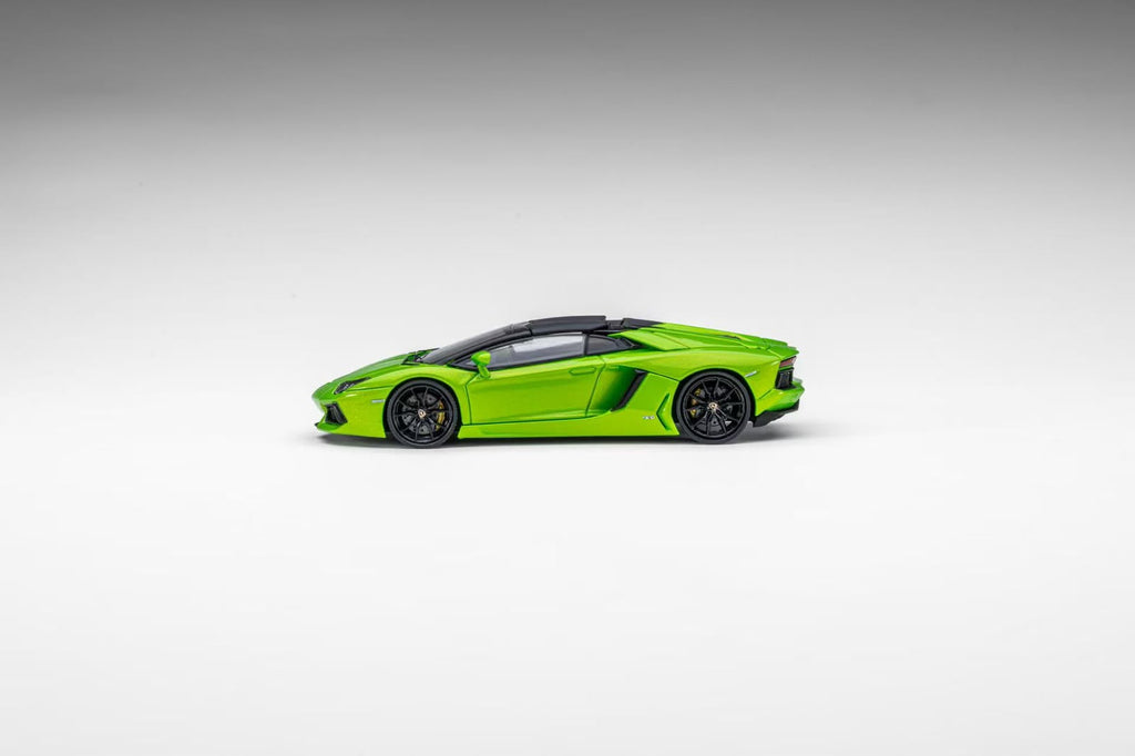 CLASSIC GARAGE 1/64 LP700 Roadster Diecast model