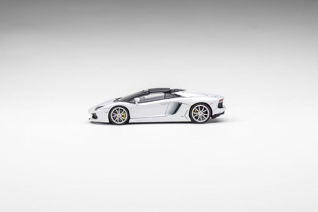 CLASSIC GARAGE 1/64 LP700 Roadster Diecast model
