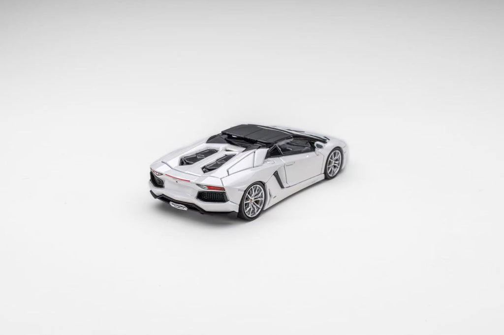 CLASSIC GARAGE 1/64 LP700 Roadster Diecast model