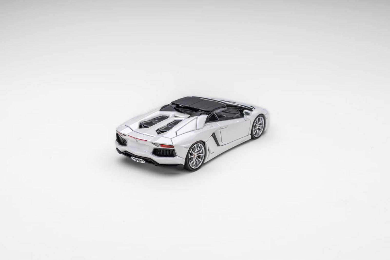 CLASSIC GARAGE 1/64 LP700 Roadster Diecast model