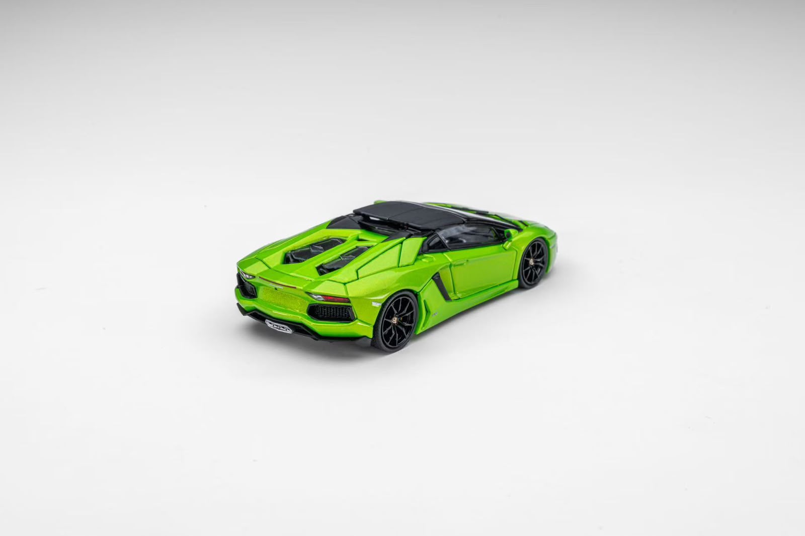 CLASSIC GARAGE 1/64 LP700 Roadster Diecast model
