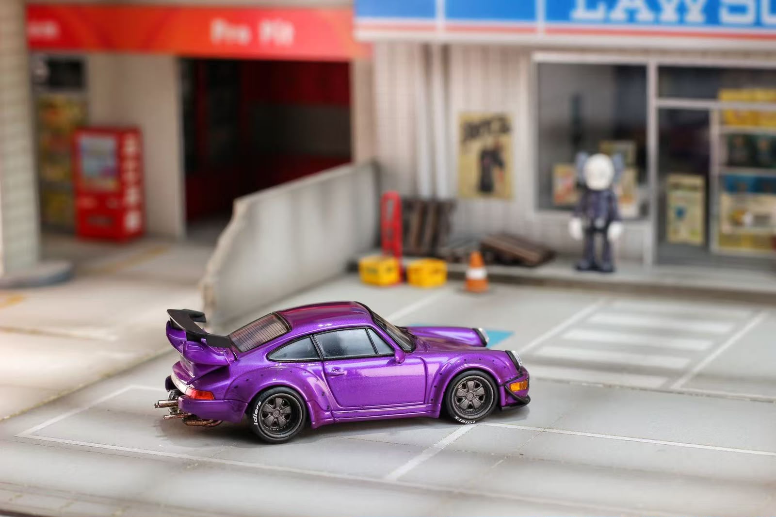 STREET WEAPON 1:64 RWB 964 Diecast model