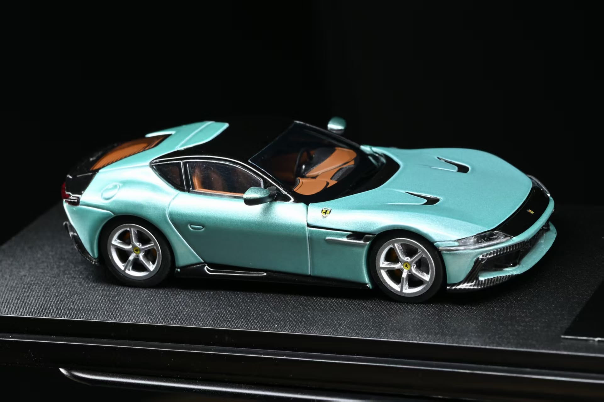 7cm Model 1/64 Supercar 12 cilindri