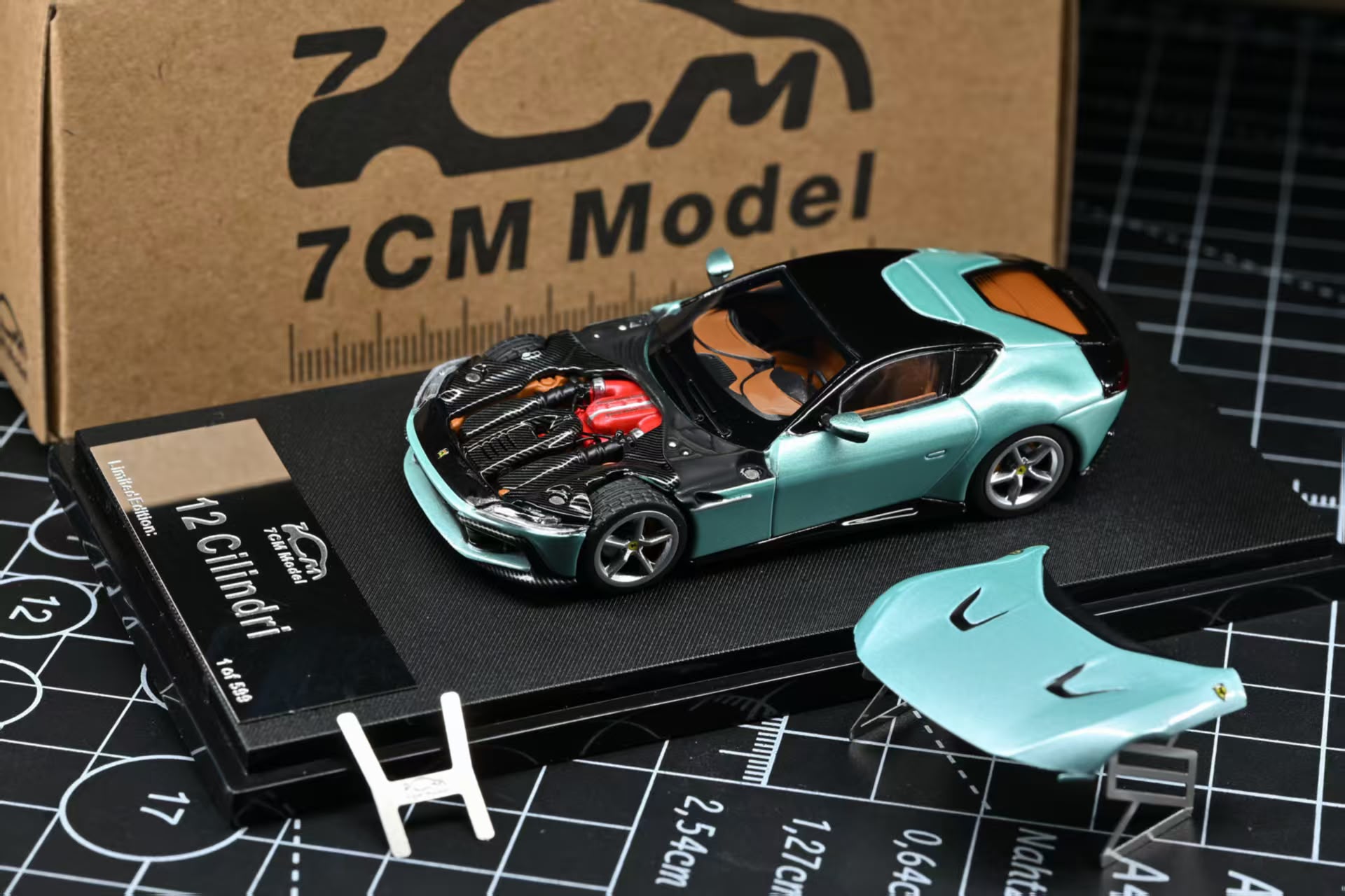 7cm Model 1/64 Supercar 12 cilindri