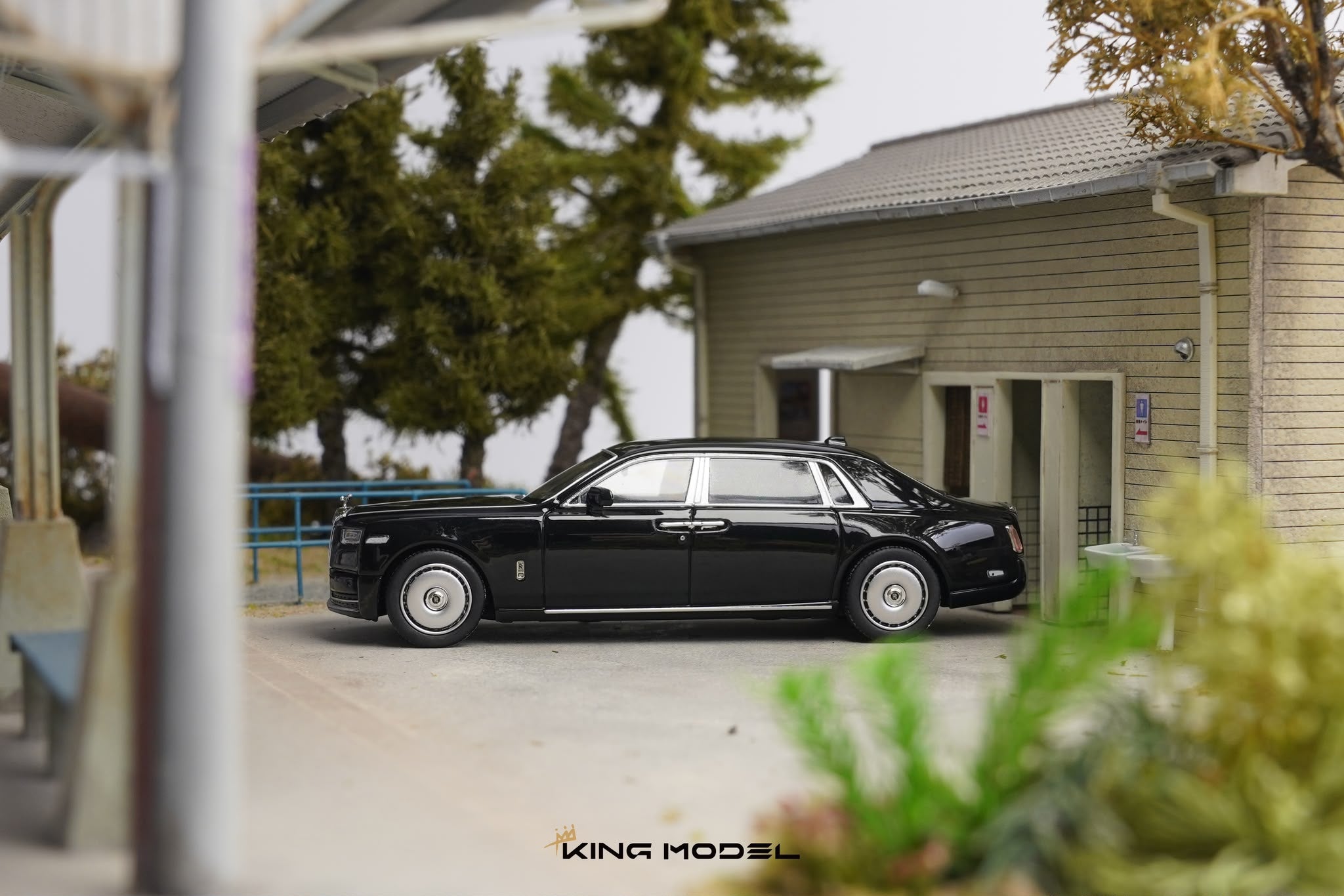 KING MODEL 1:64 Rolls-Royce Phantom VIII Diecast Model.