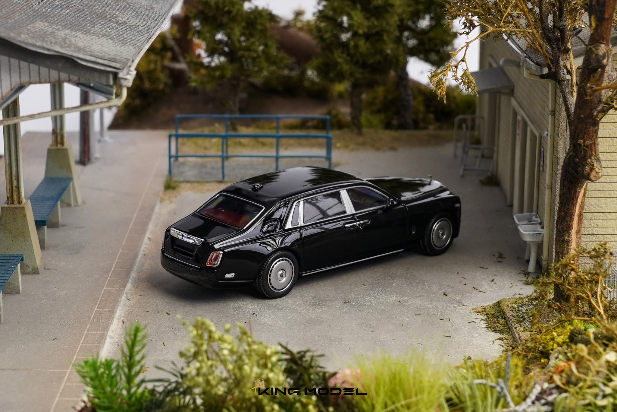 KING MODEL 1:64 Rolls-Royce Phantom VIII Diecast Model.