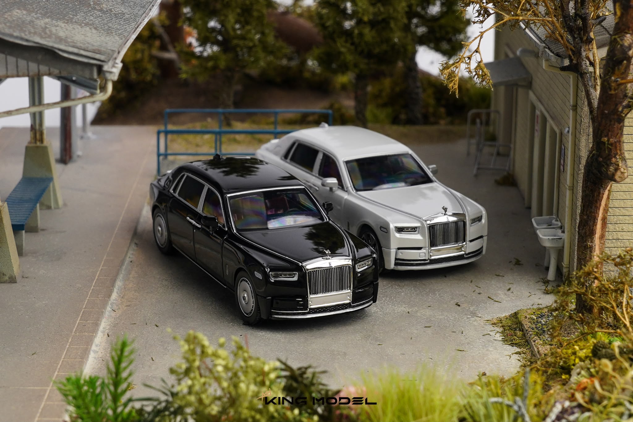 KING MODEL 1:64 Rolls-Royce Phantom VIII Diecast Model.