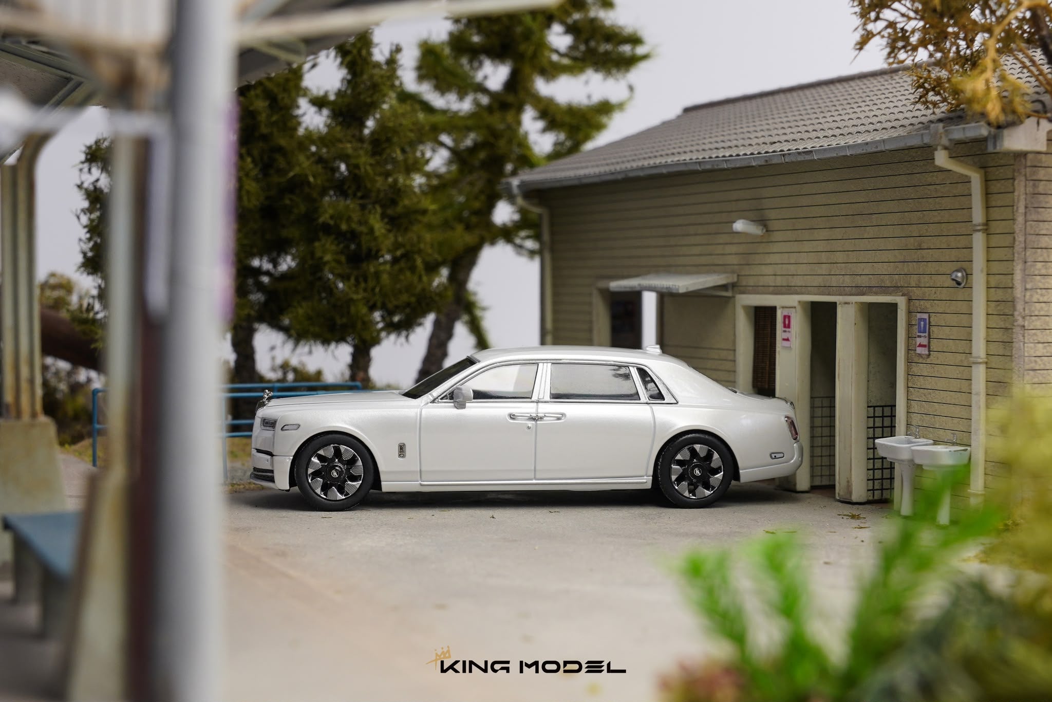 KING MODEL 1:64 Rolls-Royce Phantom VIII Diecast Model.