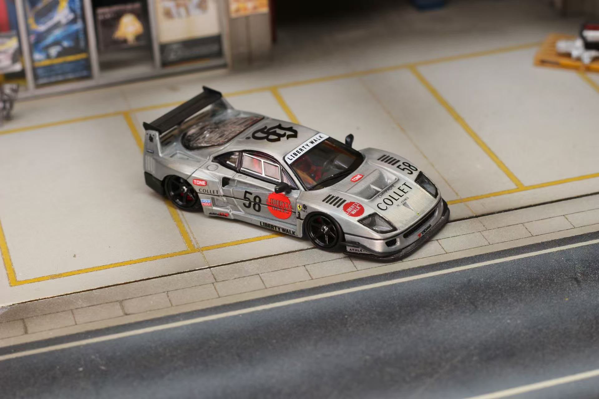 GHOST PLAYER 1/64 LBWK F40 Diecast Model.