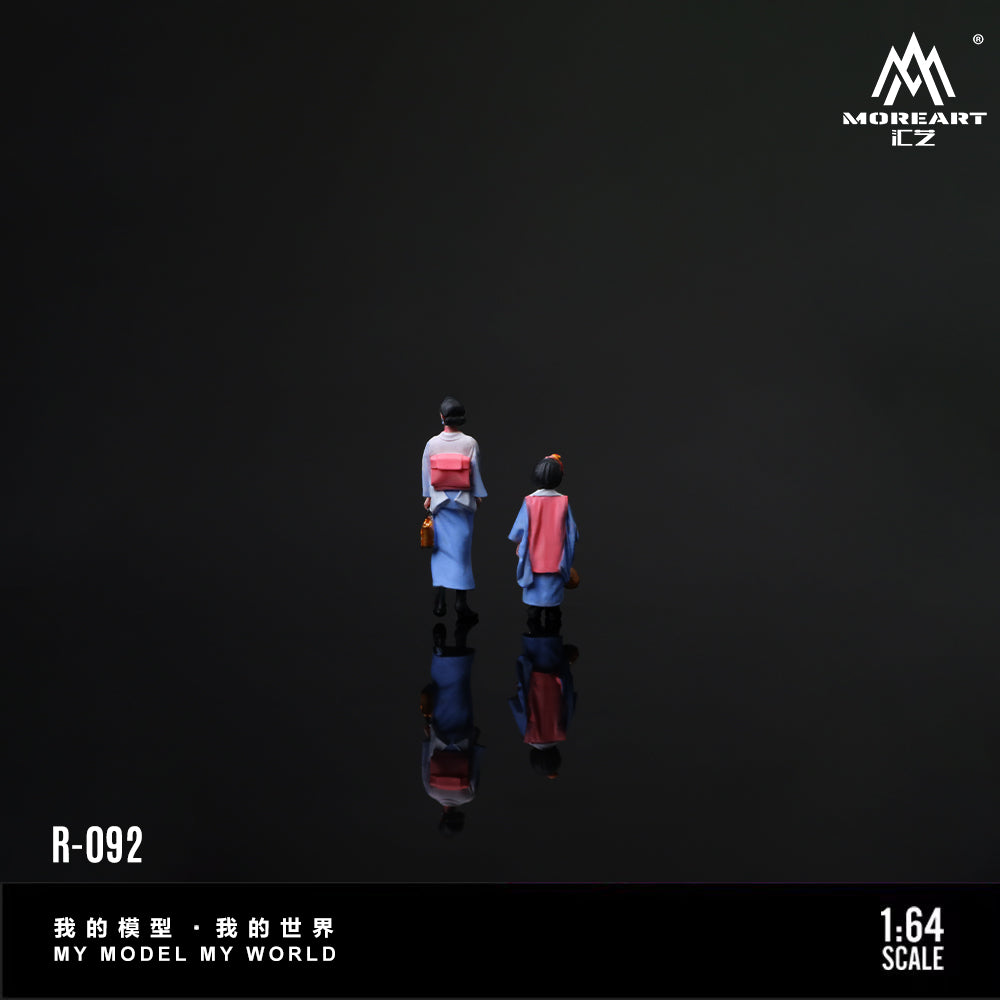 MoreArt 1:64 Japanese-style Mother and Daughter Travel Doll Set